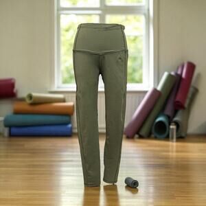 Victoria secret Women's green sport or casual pant size Medium